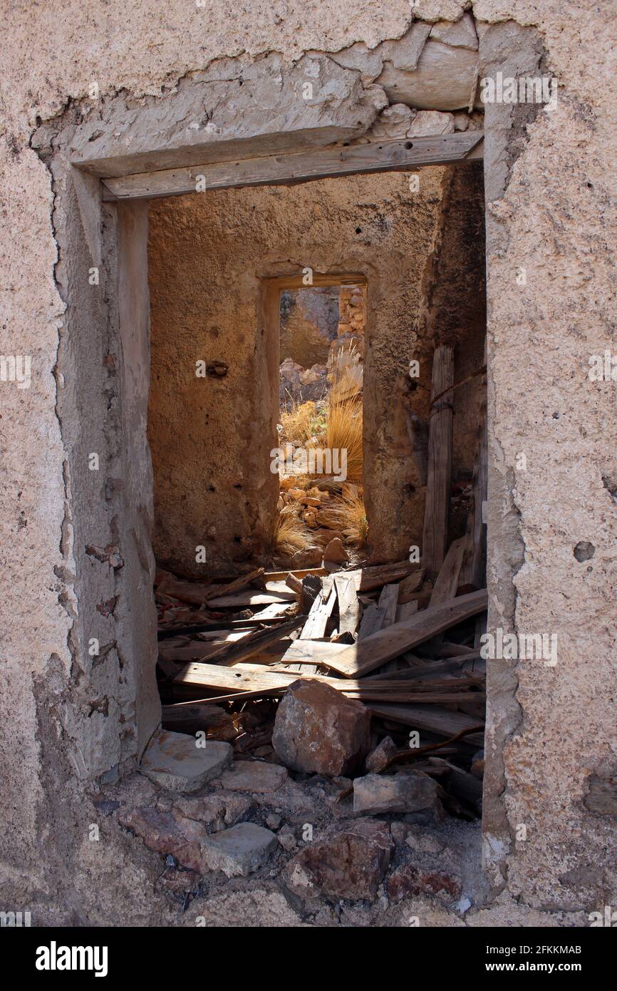 Casale dei minatori abbandonati e rovinati sulla Ruta de los mineros, Sierra Lujar vicino Orgiva in Andalusia, Spagna Foto Stock