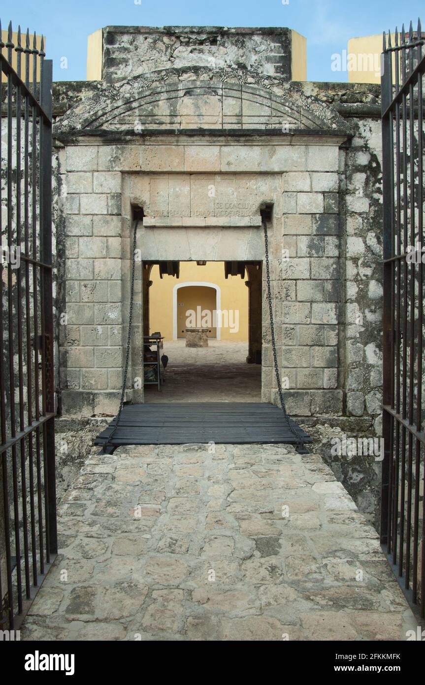 El fuerte de San José el Alto de Campeche, erigido para enfrentar a los ingleses, y que resistió sitios yucatecos y franceses, es una estruttura sin b Foto Stock