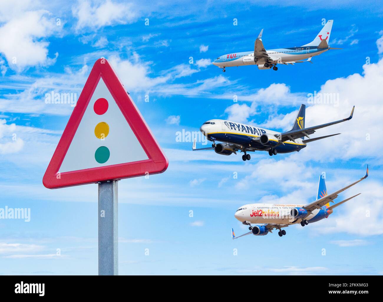 Jet 2, TUI e Ryanair aereo, aereo e semaforo segno. Turismo, aviazione, Covid, viaggi... concetto Foto Stock