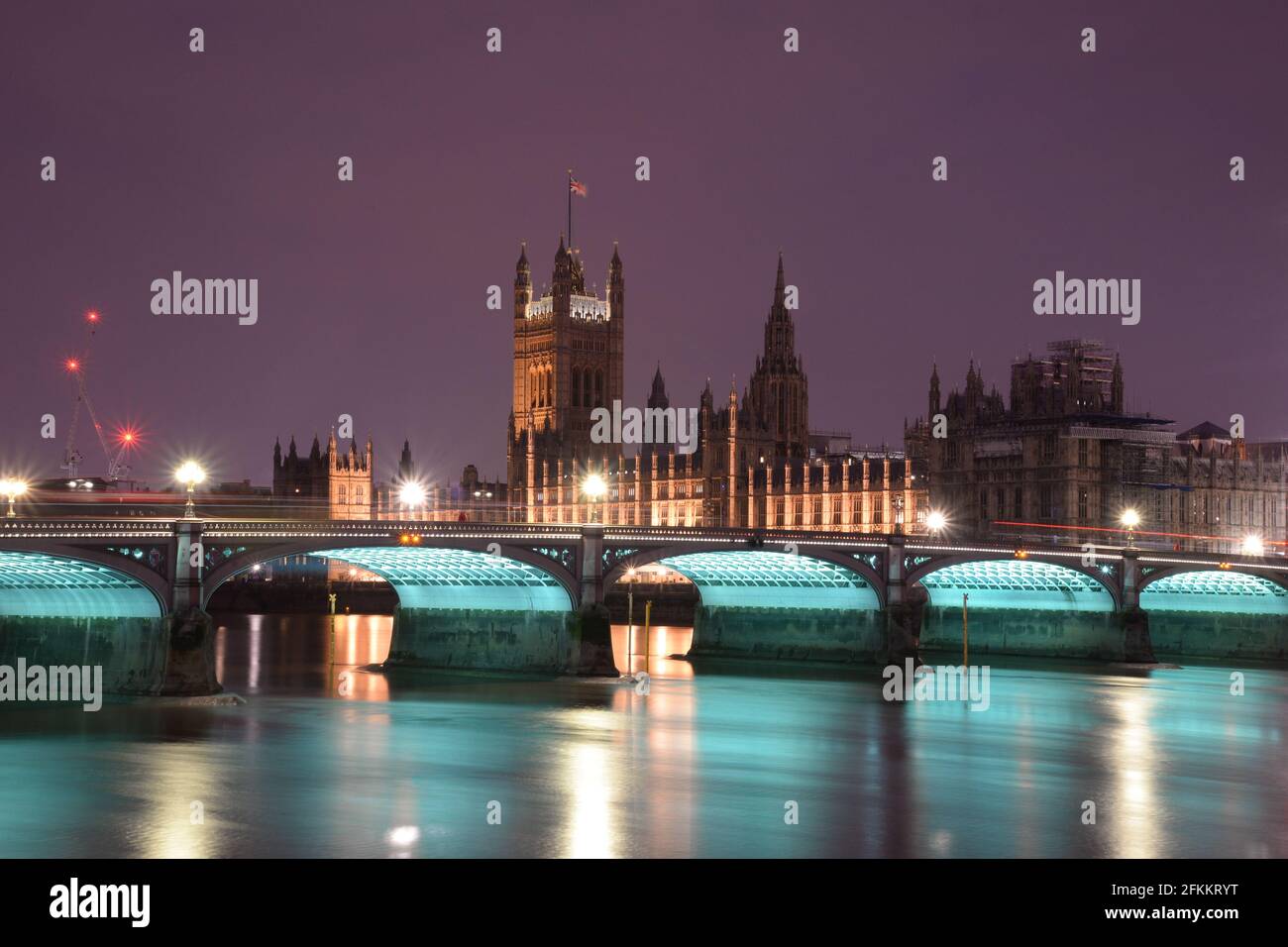 Illuminato River Westminster Bridge luci LED verdi di Leo Villareal Studio Foto Stock