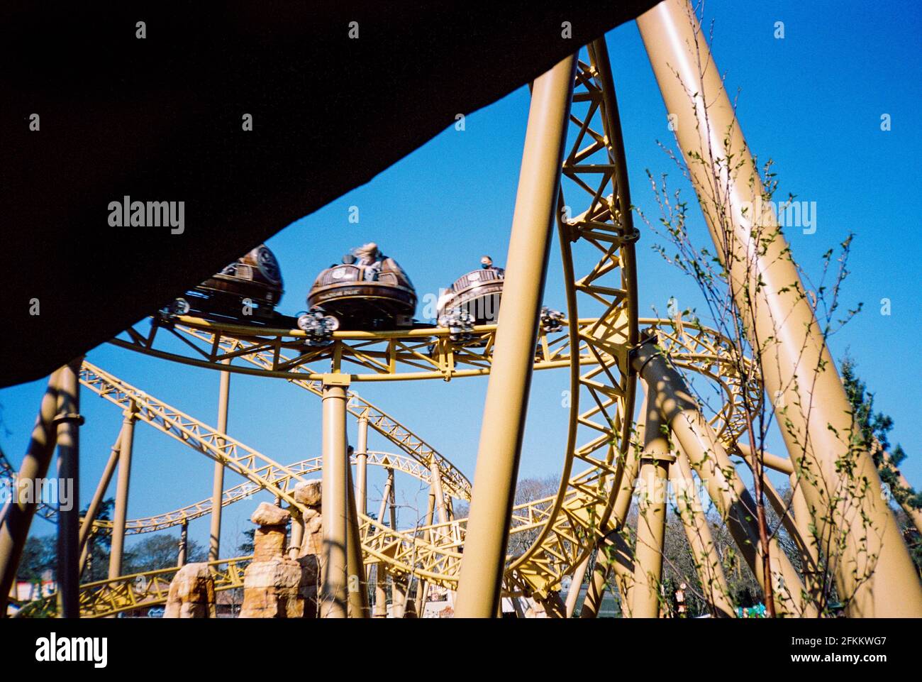 Montagne russe Storm Chaser a Paultons Park, ower, Romsey, Hampshire, Inghilterra, Regno Unito. Foto Stock