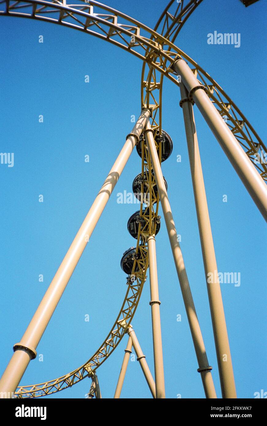 Montagne russe Storm Chaser a Paultons Park, ower, Romsey, Hampshire, Inghilterra, Regno Unito. Foto Stock