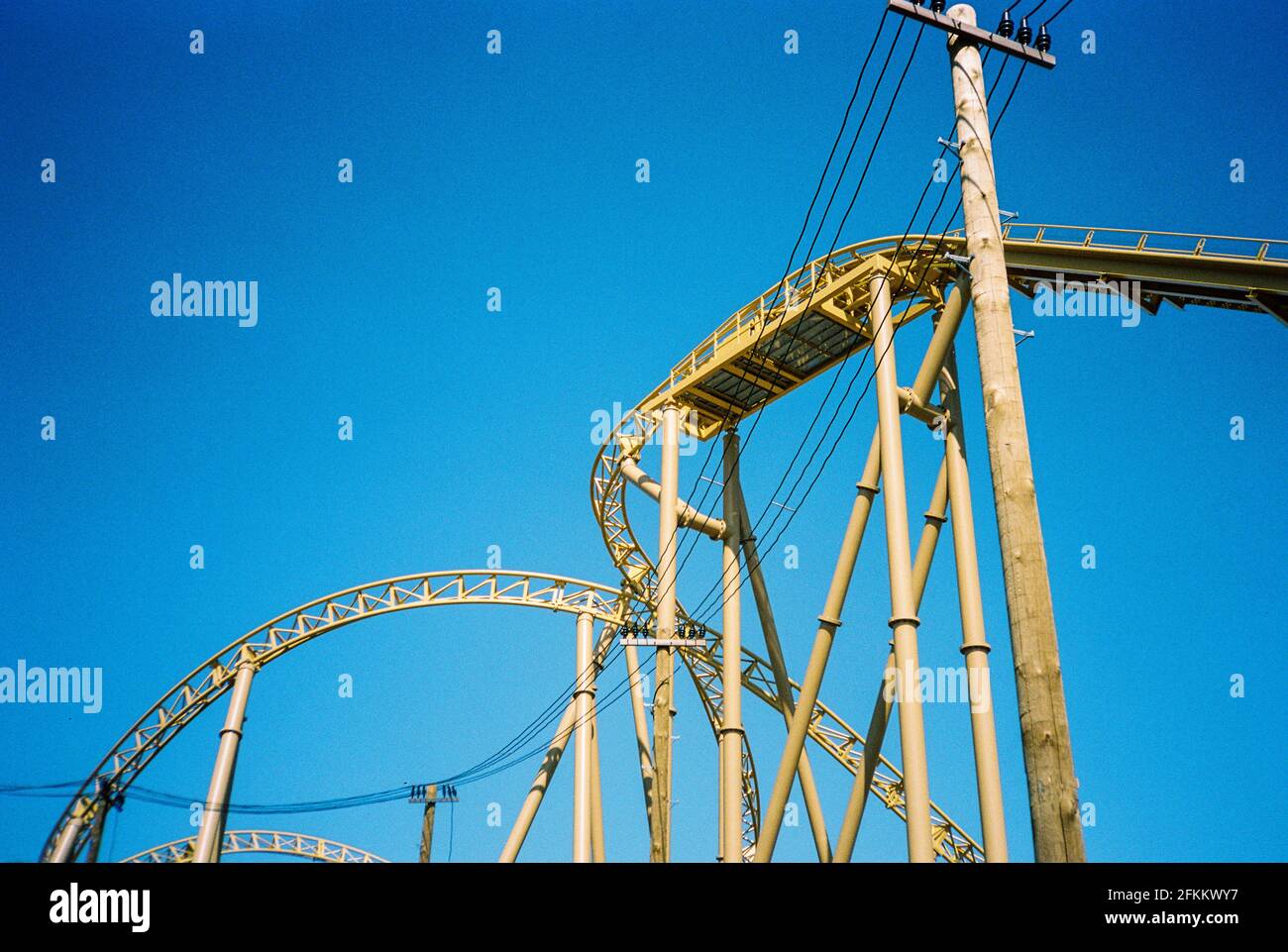 Montagne russe Storm Chaser a Paultons Park, ower, Romsey, Hampshire, Inghilterra, Regno Unito. Foto Stock