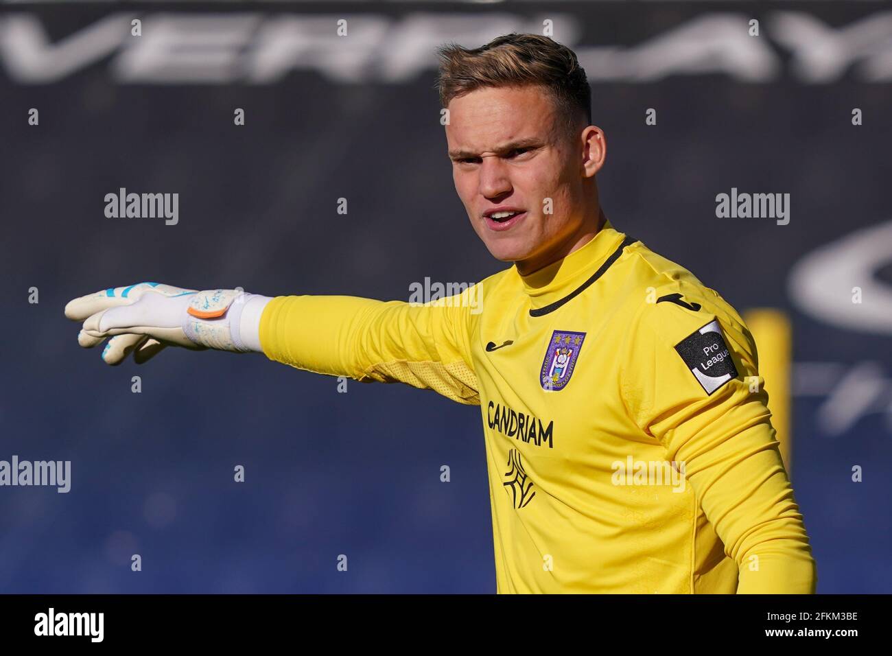 BRUGGE, BELGIO - 2 MAGGIO: Bart Verbruggen del RSC Anderlecht durante la partita dei play-off del campionato Jupiler Pro League tra il Club Bruges e Anderlecht allo stadio Jan Breydel il 2 maggio 2021 a Brugge, Belgio (Foto di Jeroen Meuwsen/Orange Pictures) Foto Stock