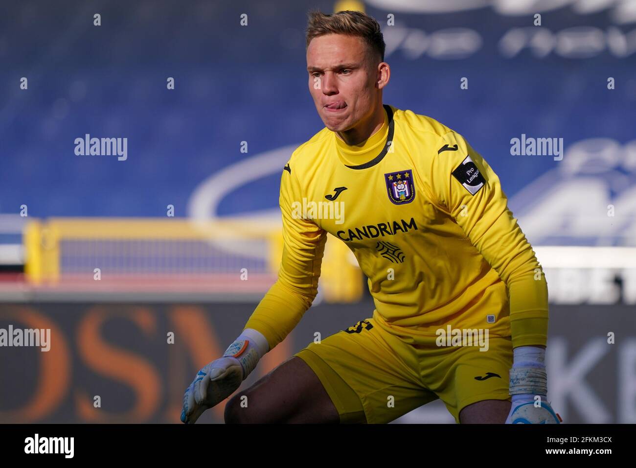 BRUGGE, BELGIO - 2 MAGGIO: Bart Verbruggen del RSC Anderlecht durante la partita dei play-off del campionato Jupiler Pro League tra il Club Bruges e Anderlecht allo stadio Jan Breydel il 2 maggio 2021 a Brugge, Belgio (Foto di Jeroen Meuwsen/Orange Pictures) Foto Stock
