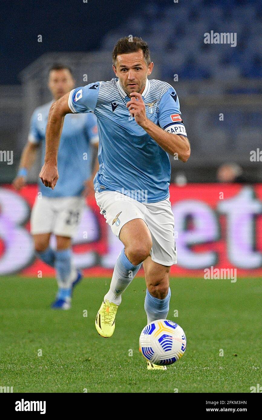 Senad Lulic della S.S. Lazio in azione durante la gara 2020-2021 della Serie a Championship League tra S.S. Lazio e AC Milano allo Stadio Olimpico.Punteggio finale; S.S. Lazio 3:0 AC Milano. Foto Stock