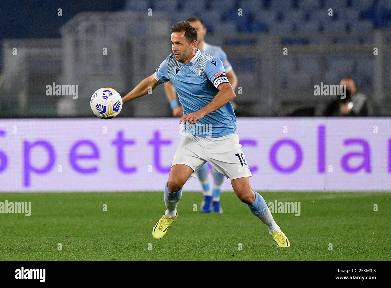 Senad Lulic della S.S. Lazio in azione durante la gara 2020-2021 della Serie a Championship League tra S.S. Lazio e AC Milano allo Stadio Olimpico.Punteggio finale; S.S. Lazio 3:0 AC Milano. Foto Stock