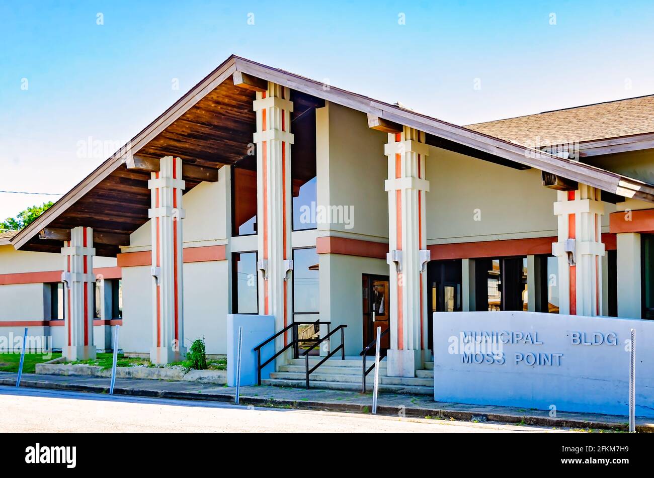 Il Moss Point Municipal Building è raffigurato, il 25 aprile 2021, a Moss Point, Mississippi. Foto Stock