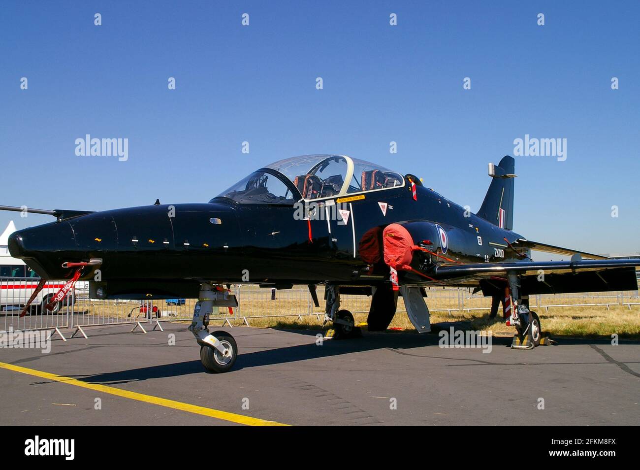 BAE Hawk T2 in mostra al Farnborough International Airshow 2006. Hawk T1, modernizzato, è il 128 nuovo Advanced Jet Trainer (AJT) per RAF Foto Stock