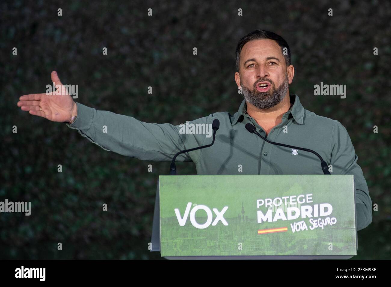 Madrid, Spagna. 02 maggio 2021. Santiago Abascal, leader del partito VOX di estrema destra durante un rally dell'ultimo giorno di campagna in vista delle elezioni regionali di Madrid che si terranno il 4 maggio 2021. Credit: Marcos del Mazo/Alamy Live News Foto Stock