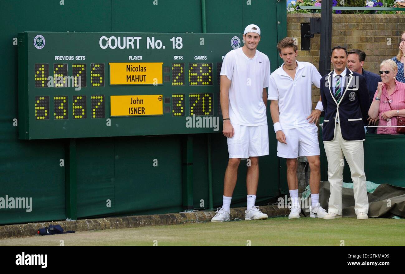 WIMBLEDON 2010. 4° giorno. 24/6/2010 NICOLAS MAHUT V JOHN ISNER, JOHN ISNER VINCE IL 70-68. IMMAGINE DAVID ASHDOWN Foto Stock