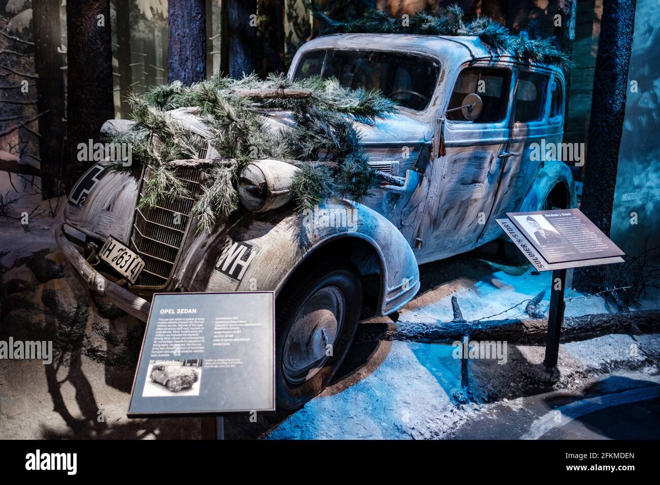 Tipico General Motors Opel Sedan usato dai tedeschi durante la seconda guerra mondiale, il National WWII Museum, New Orleans, Louisiana, USA Foto Stock