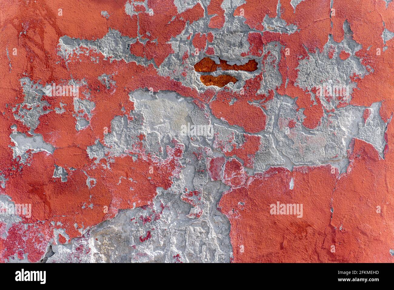Vecchio muro, muro rosso con vernice sbriciolante, Venezia, Italia Foto Stock