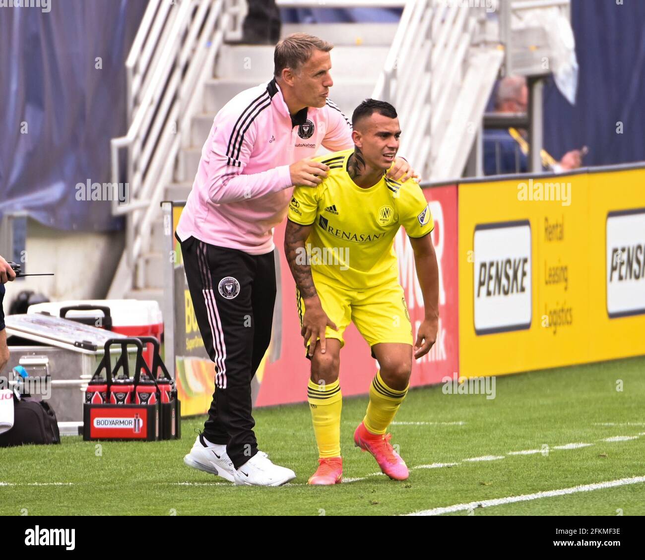 Nashville, Tennessee, Stati Uniti. 02 maggio 2021. Nashville Forward, Randall Leal (8), è aiutato da Inter Miami Head Coach, Phil Neville, durante la partita MLS tra Inter Miami e Nashville SC al Nissan Stadium di Nashville, Tennessee. Kevin Langley/CSM/Alamy Live News Foto Stock