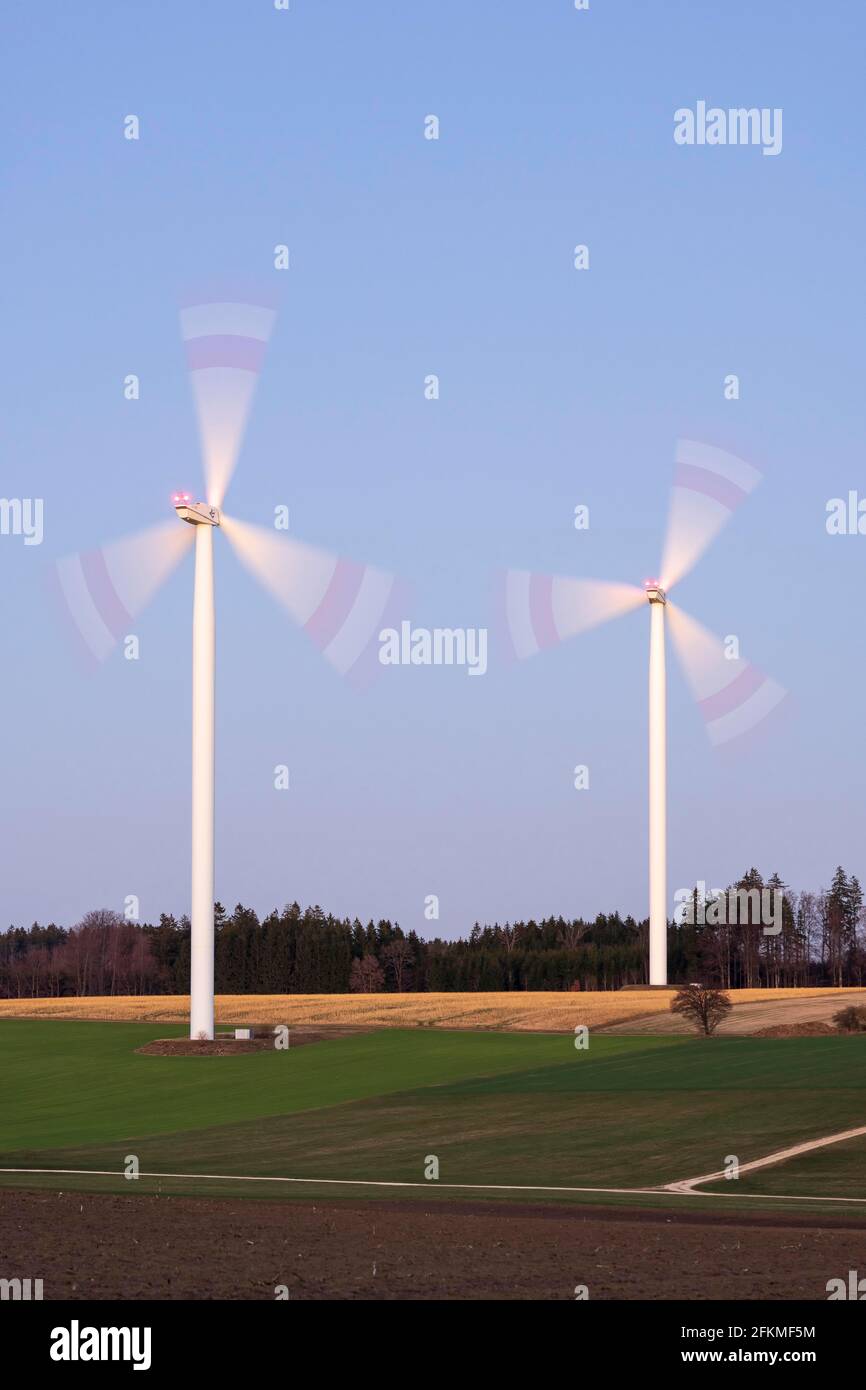 Parco eolico, turbine eoliche, turbine eoliche, Baden-Wuerttemberg, Germania Foto Stock