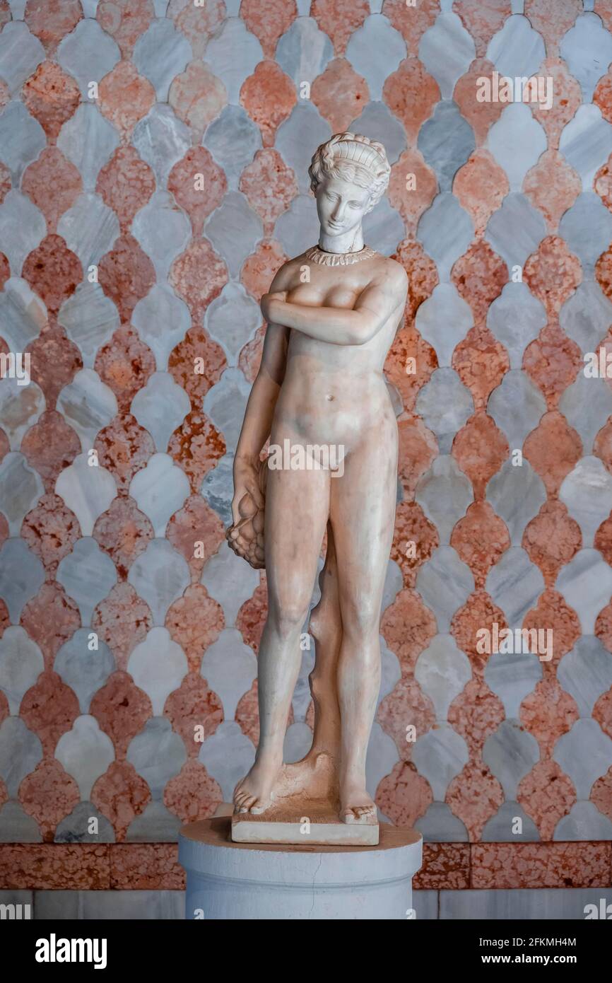 Statua di una donna in marmo a Palazzo Ca' d'Oro, Venezia, Veneto, Italia Foto Stock