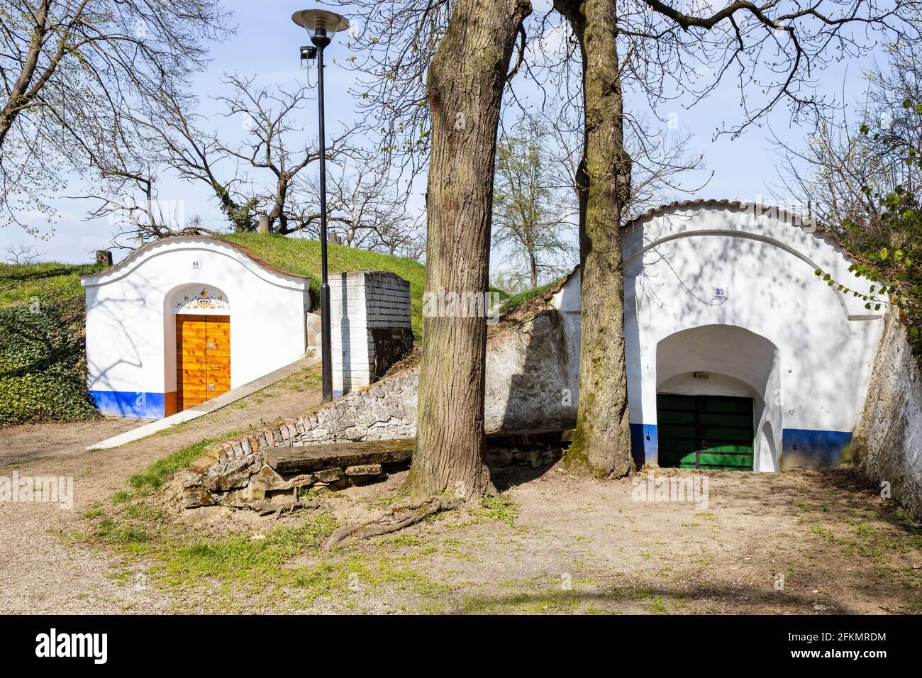 Vinne sklepy, Petrov - Plze u Straznice, Jizni Morava, Ceska republika / cantine, Plze in Petrov villaggio, Moravia del Sud, repubblica Ceca Foto Stock