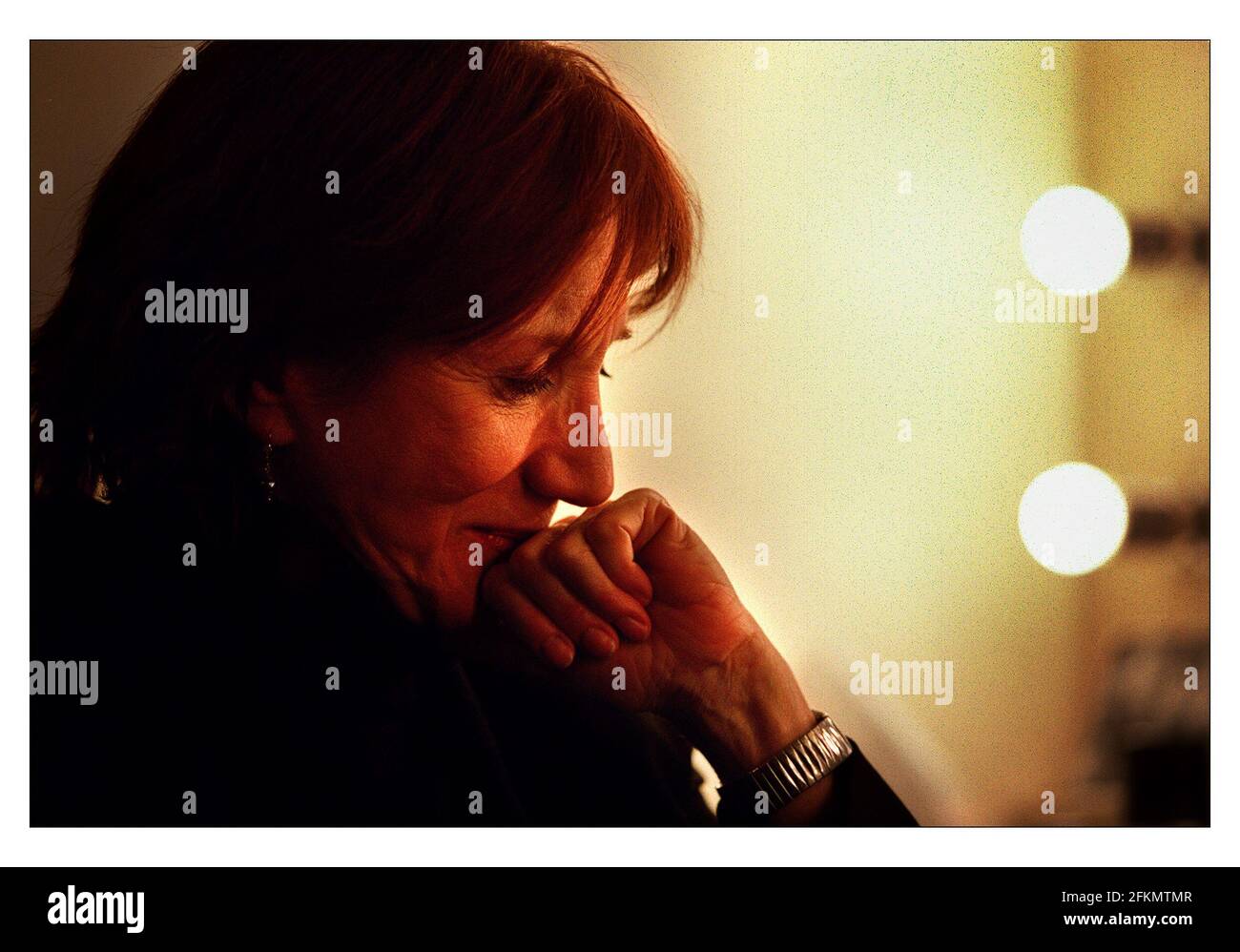 Olympia Dukakis a Londra al Royal Court Theatre. Apr 2001 Foto Stock