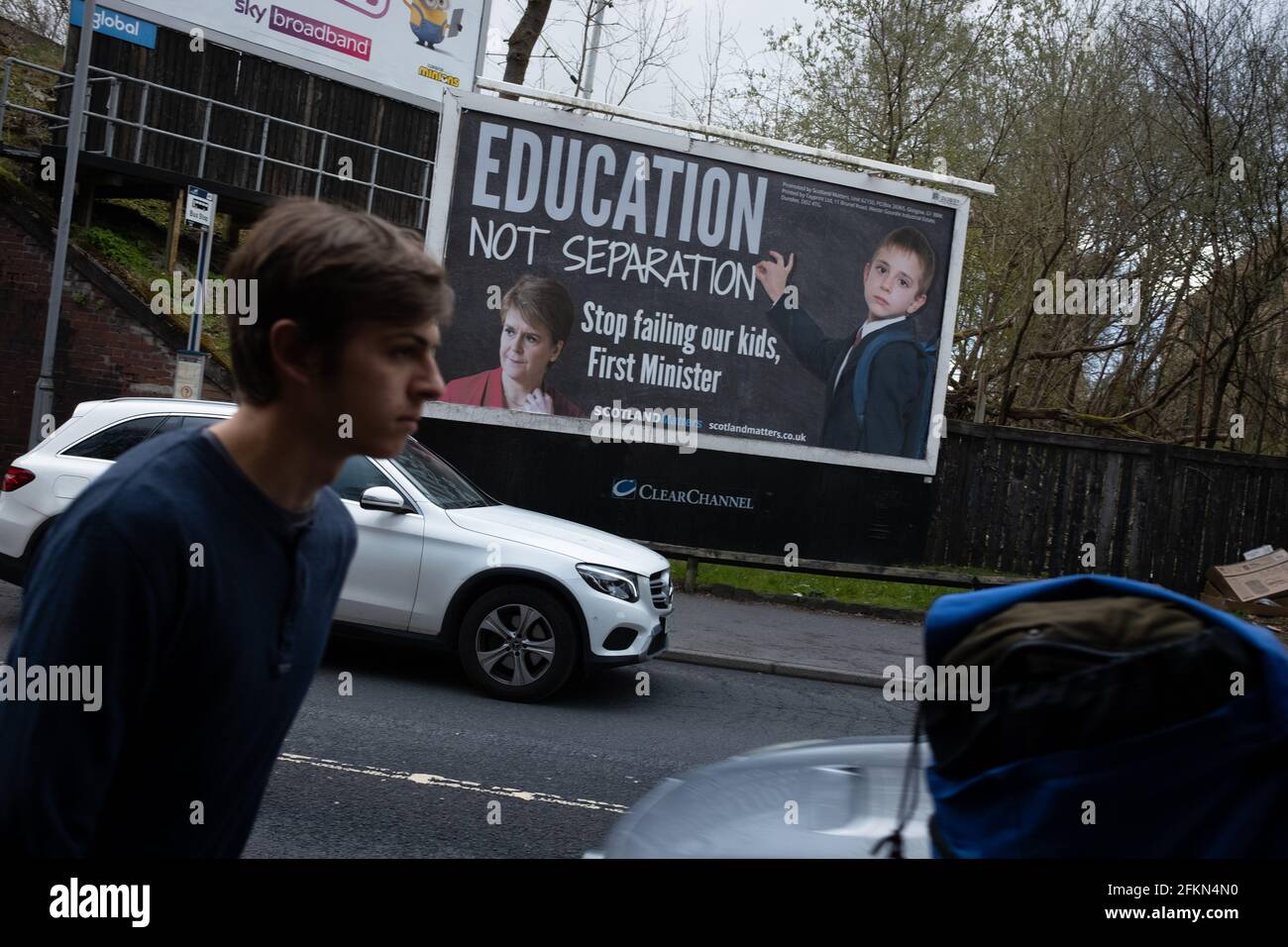‘Istruzione non separazione’ - UN cartello politico, dell’organizzazione Scotland Matters, che critica le politiche del primo ministro Nicola Sturgeon, nella zona di Clarkston a Glasgow, Scozia, il 13 aprile 2021. Foto Stock