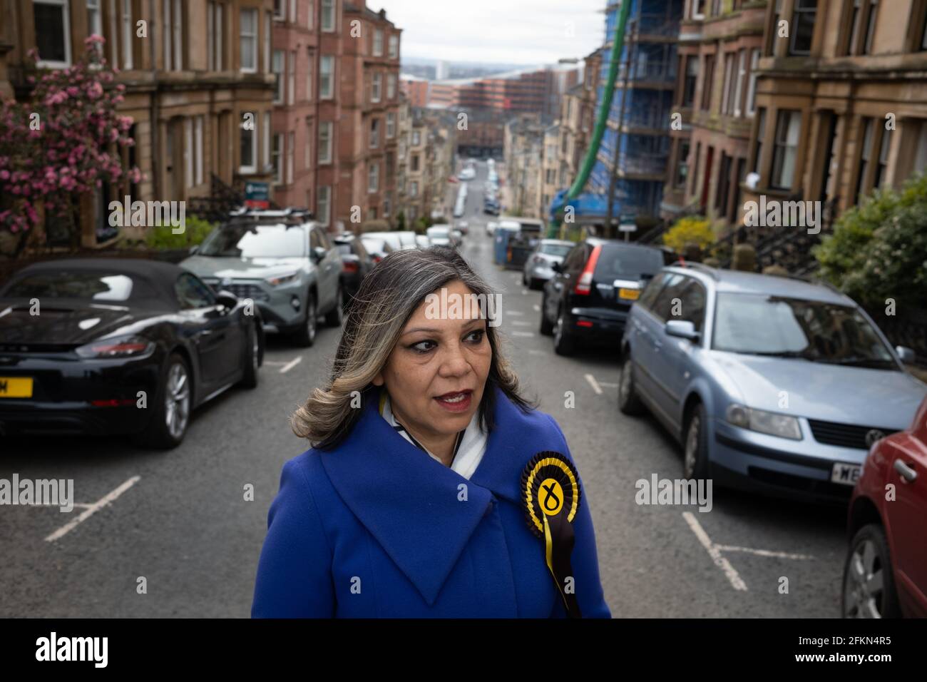 Kaukab Stewart, candidato al Partito nazionale scozzese, nella circoscrizione di Glasgow Kelvin, a Glasgow, Scozia, il 13 aprile 2021. Foto Stock