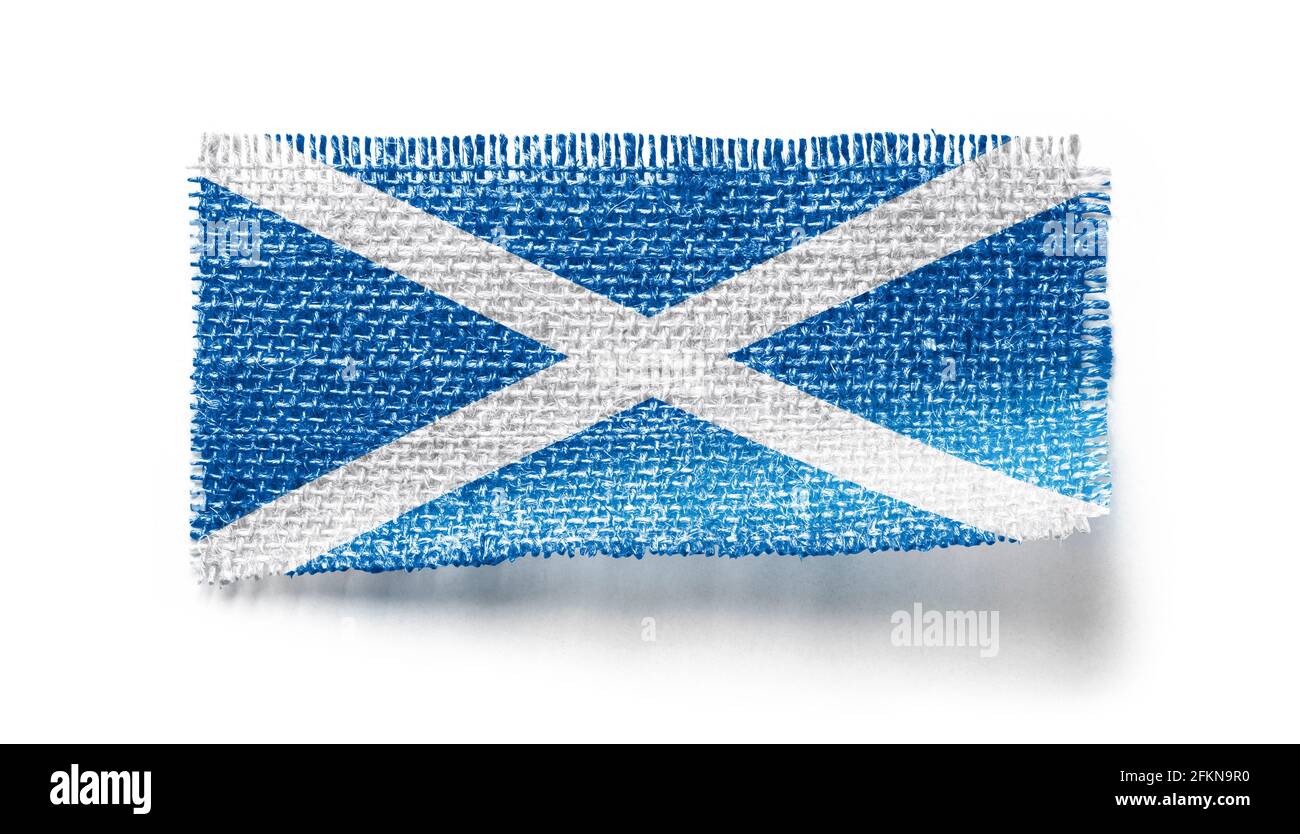 Bandiera scozzese su un pezzo di stoffa su un bianco sfondo Foto Stock