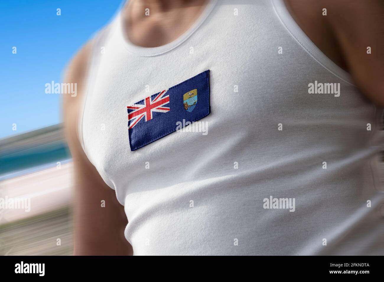 La bandiera nazionale di Sant'Elena sul petto dell'atleta Foto Stock