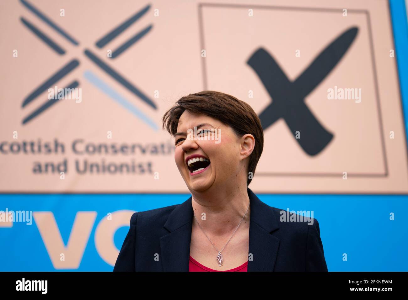 Edimburgo, Scozia, Regno Unito. 3 maggio 2021. Il partito conservatore scozzese lancia oggi a Edimburgo una nuova campagna cartelloni pubblicitari ad van. Il leader dei conservatori scozzesi Douglas Ross e l'ex leader Ruth Davidson hanno lanciato l'annuncio van con un messaggio che invita gli elettori a votare i conservatori scozzesi sulla lista o sulla carta delle liste di pesche. PIC; Ruth Davidson. Iain Masterton/Alamy Live News Foto Stock