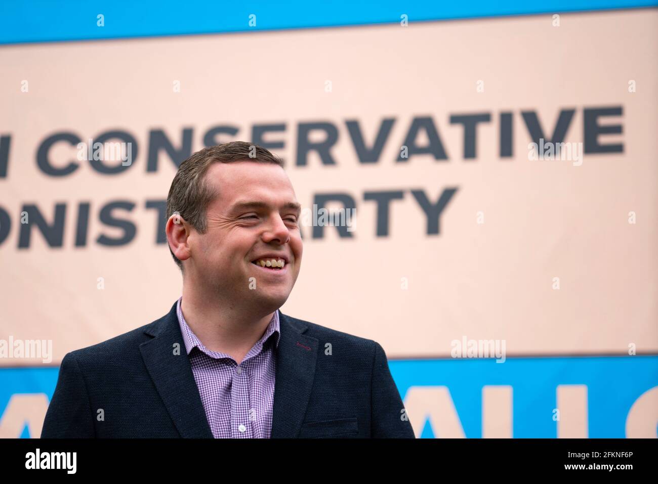 Edimburgo, Scozia, Regno Unito. 3 maggio 2021. Il partito conservatore scozzese lancia oggi a Edimburgo una nuova campagna cartelloni pubblicitari ad van. Il leader dei conservatori scozzesi Douglas Ross e l'ex leader Ruth Davidson hanno lanciato l'annuncio van con un messaggio che invita gli elettori a votare i conservatori scozzesi sulla lista o sulla carta delle liste di pesche. PIC; Iain Masterton/Alamy Live News Foto Stock