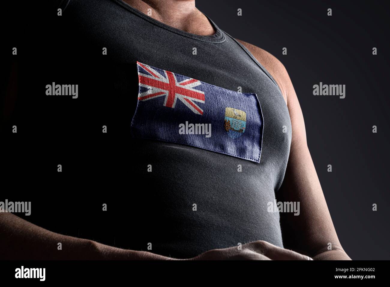 La bandiera nazionale di Sant'Elena sul petto dell'atleta Foto Stock