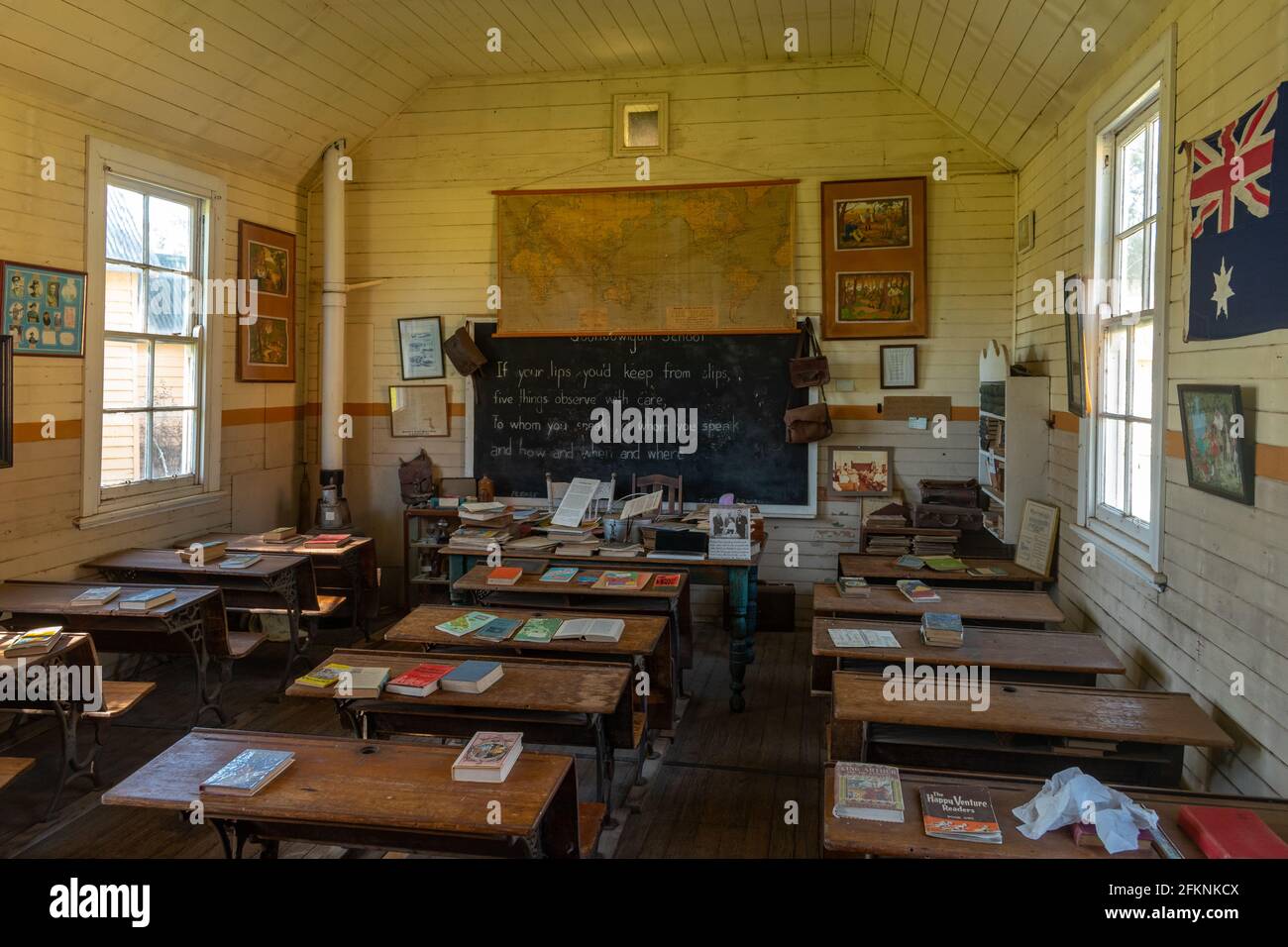 Classe in un edificio storico della scuola conservato nel Pioneer Village, Inverell, nuovo Galles del Sud, Australia Foto Stock