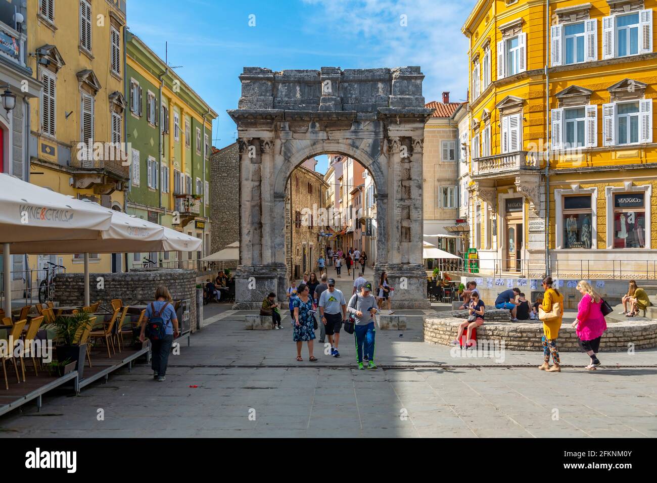 Vista dell'arco dei Sergii, Pola, Istria, Croazia, Adriatico, Europa Foto Stock