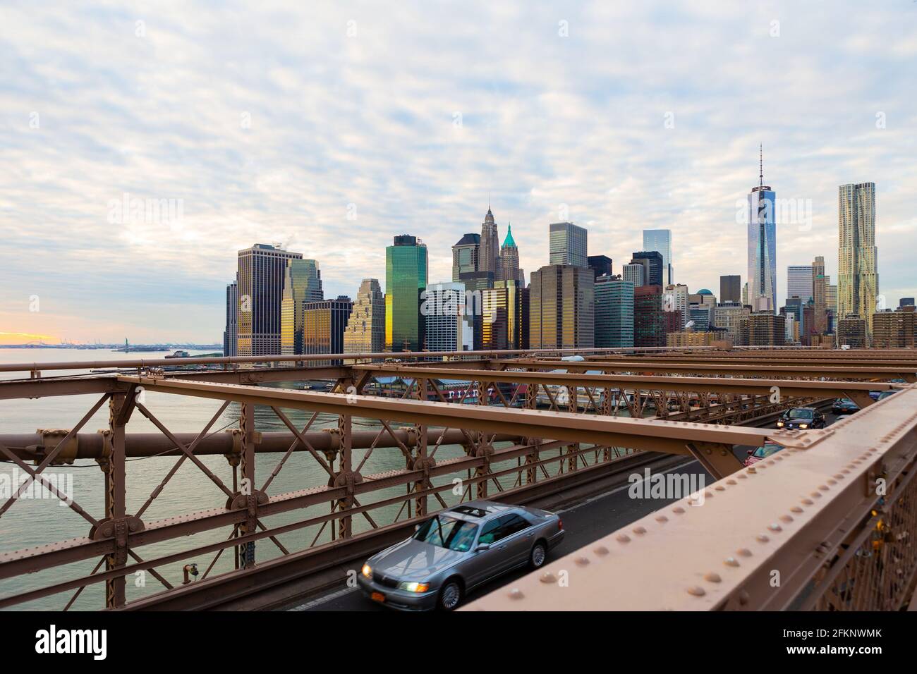 New York City sopra il ponte di Brooklyn, New York. Foto Stock