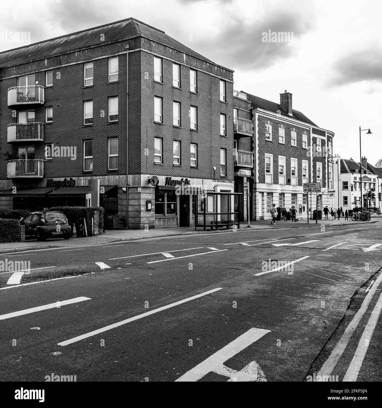 Epsom Surrey London UK, maggio 02 2021, sviluppo moderno di appartamenti di alta altezza senza persone Foto Stock