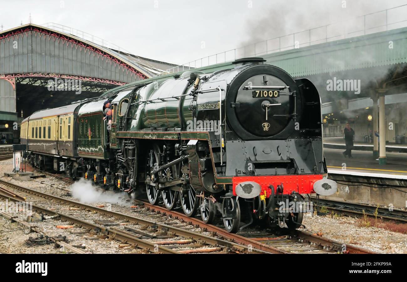 Unico BR Standard Class 8P Pacific No 71000 Duca di Gloucester in attesa alla stazione Bristol Temple Meads prima di trasportare il Torbay Express 18.07.2010. Foto Stock