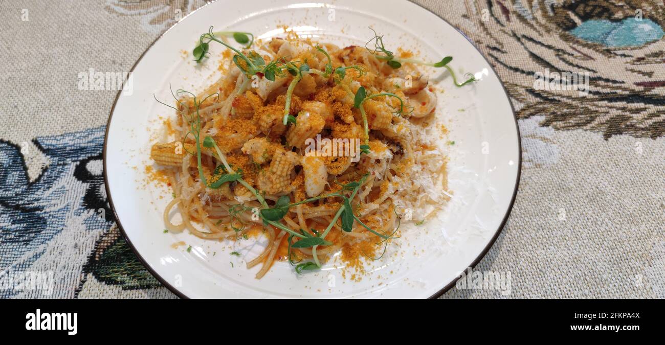 La gustosa e appetitosa pasta classica italiana di spaghetti Foto Stock