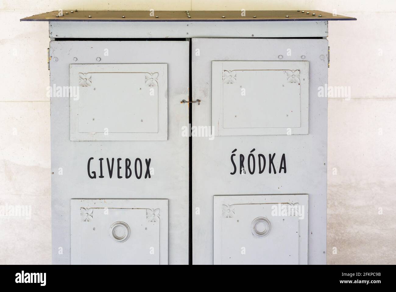 Poznan, wielkopolskie, Polonia, 01.05.2021: Givebox a Srodka, Poznan, Polonia Foto Stock