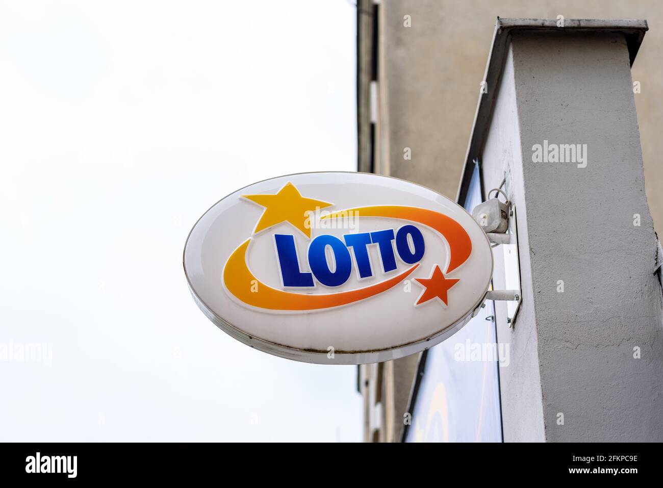 Poznan, wielkopolskie, Polonia, 01.05.2021: Segno di strada della lotteria in Polonia Foto Stock