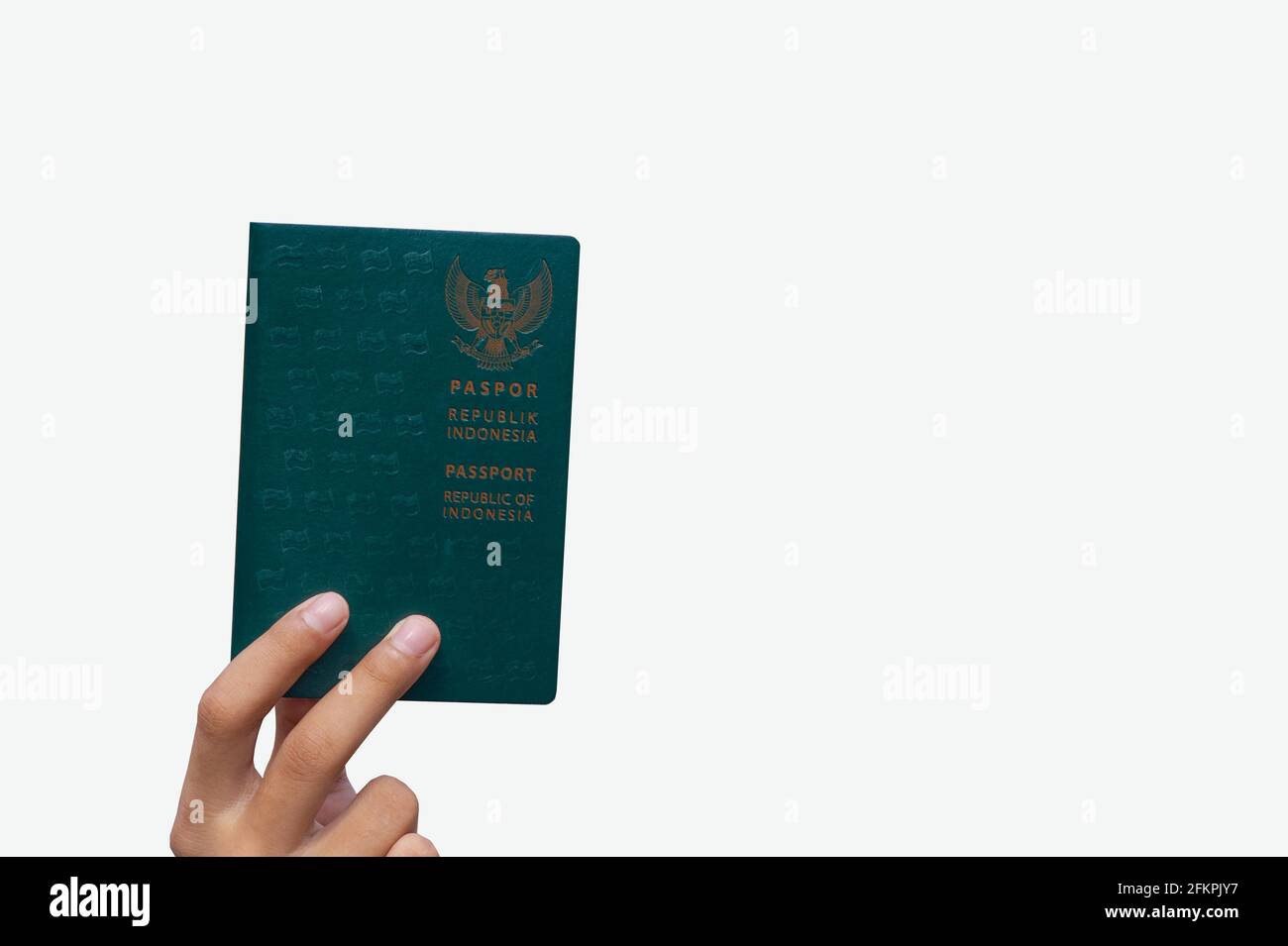 Passaporto verde Repubblica di Indonesia isolato su sfondo bianco Foto Stock
