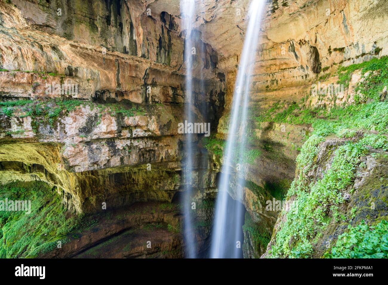 Baatara gola cascata con due torrenti, Tannourine, Libano Foto Stock