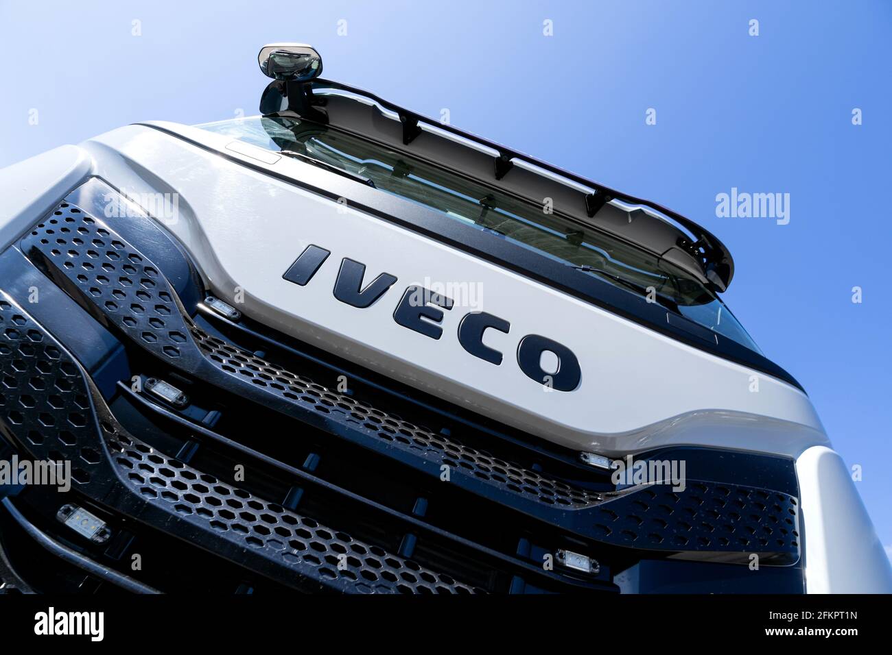 Logo Iveco su S-Way Truck. Iveco è un'azienda italiana di produzione di veicoli industriali con sede a Torino. Foto Stock