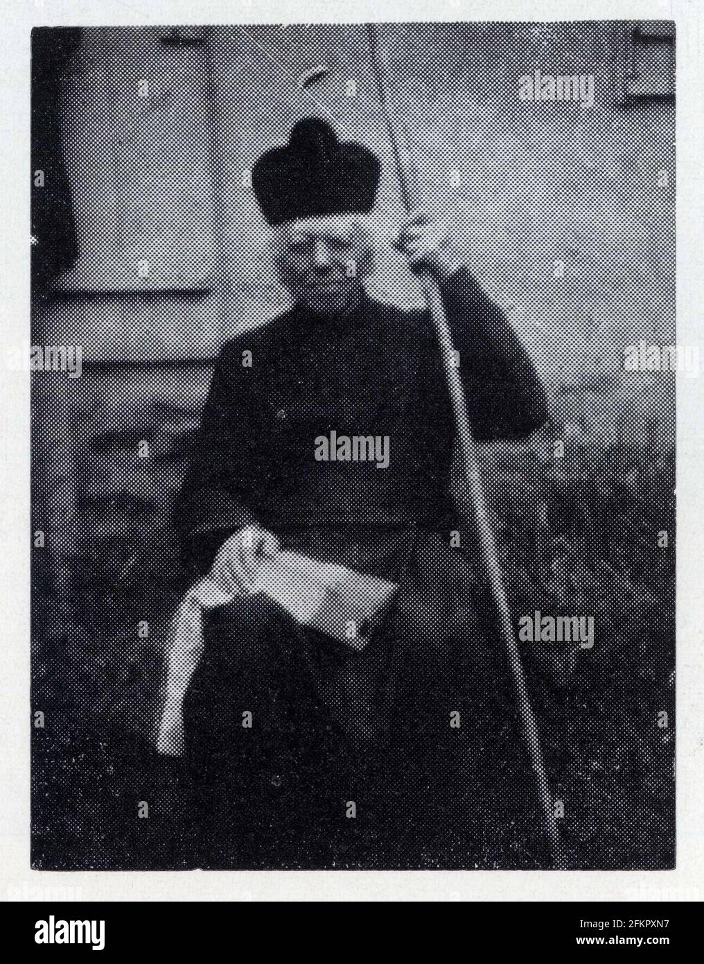 Le Père Édouard Lamy. 23.06.1853 - 01.12.1931. Devant la chapelle de Notre-Dame des Bois Foto Stock