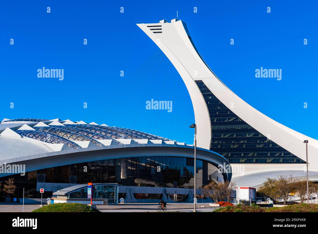 Splendida vista dello stadio olimpico situato al Parco Olimpico Nel quartiere di Hochelaga-Maisonneuve Foto Stock