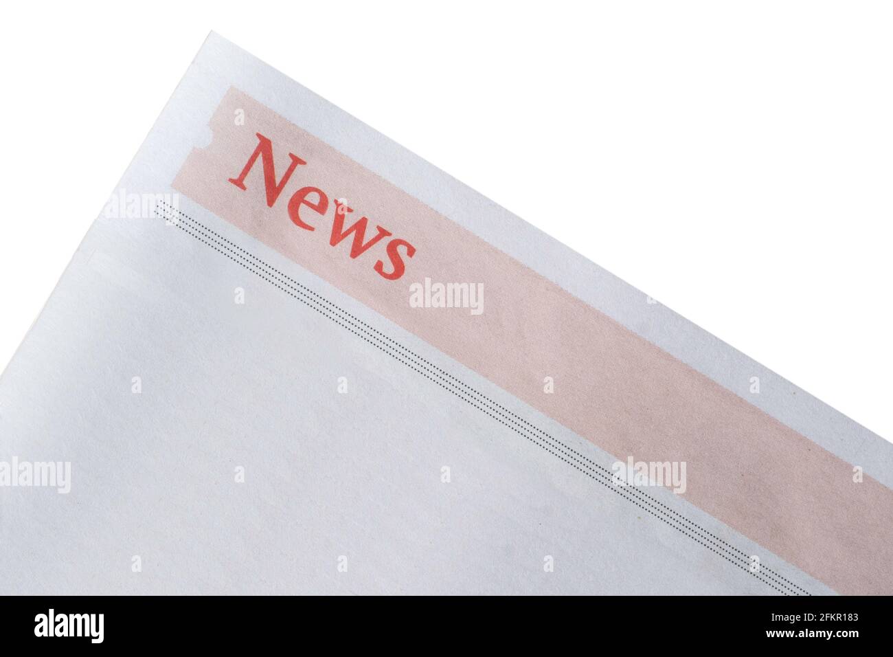 Giornale con il titolo rosso inglese 'News' in una striscia rosa. Posizionato obliquamente su uno sfondo bianco. Spazio per il testo sul giornale stesso Foto Stock