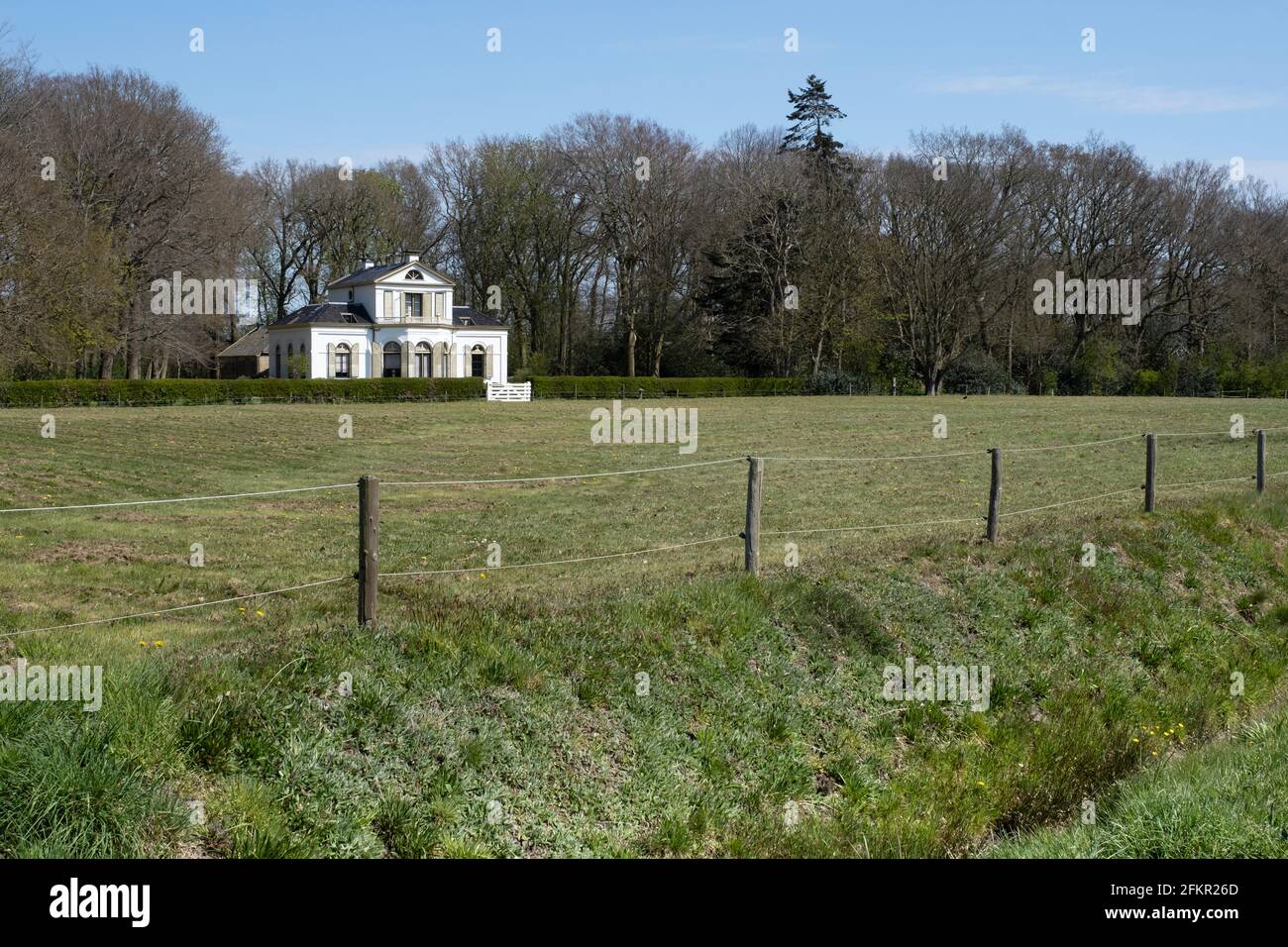 Riniastate è una casa di campagna situata nel villaggio di Oudemirdum, nella provincia olandese della Frisia. Monumento nazionale Foto Stock
