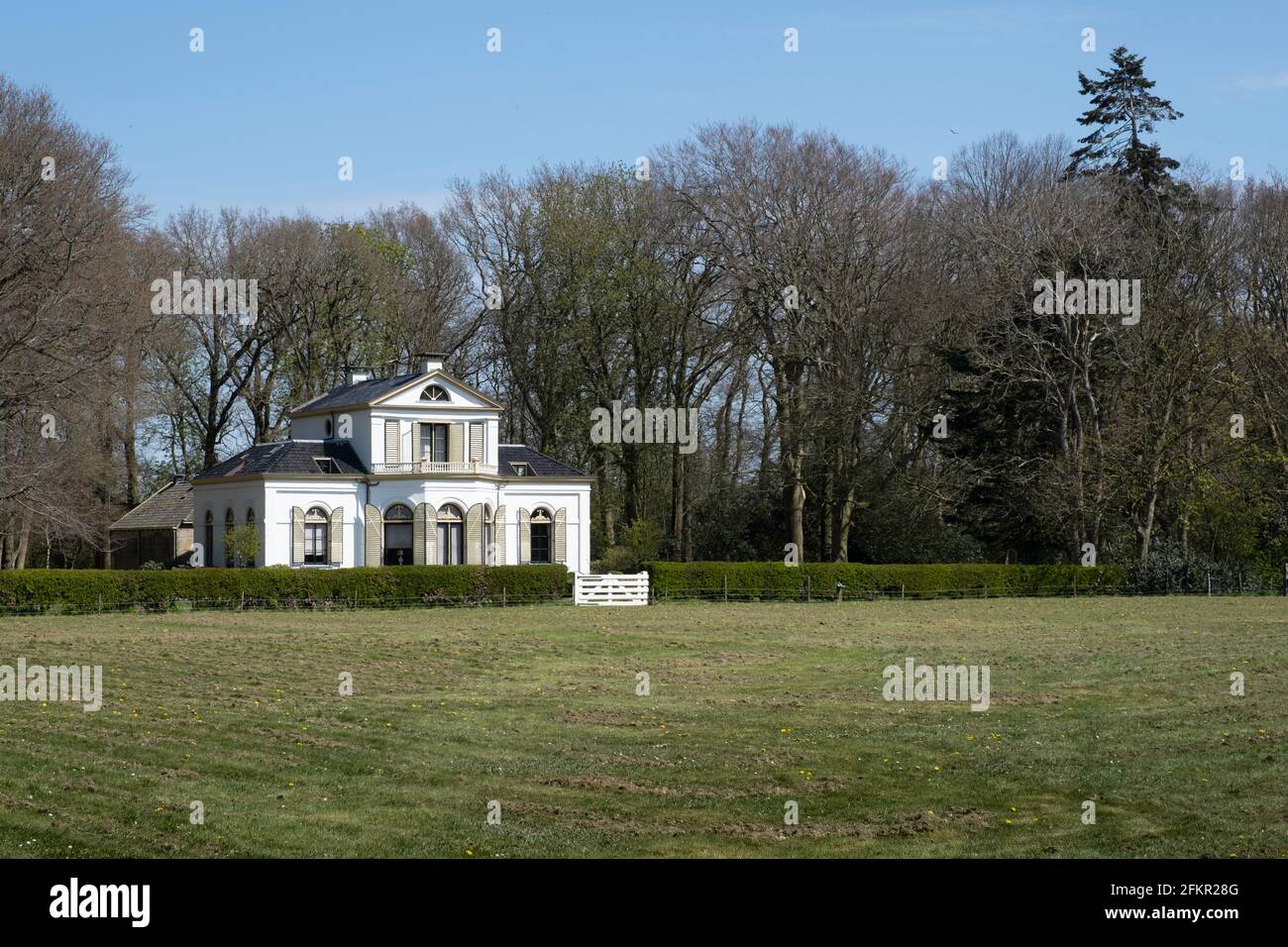Riniastate è una casa di campagna situata nel villaggio di Oudemirdum, nella provincia olandese della Frisia. Monumento nazionale Foto Stock