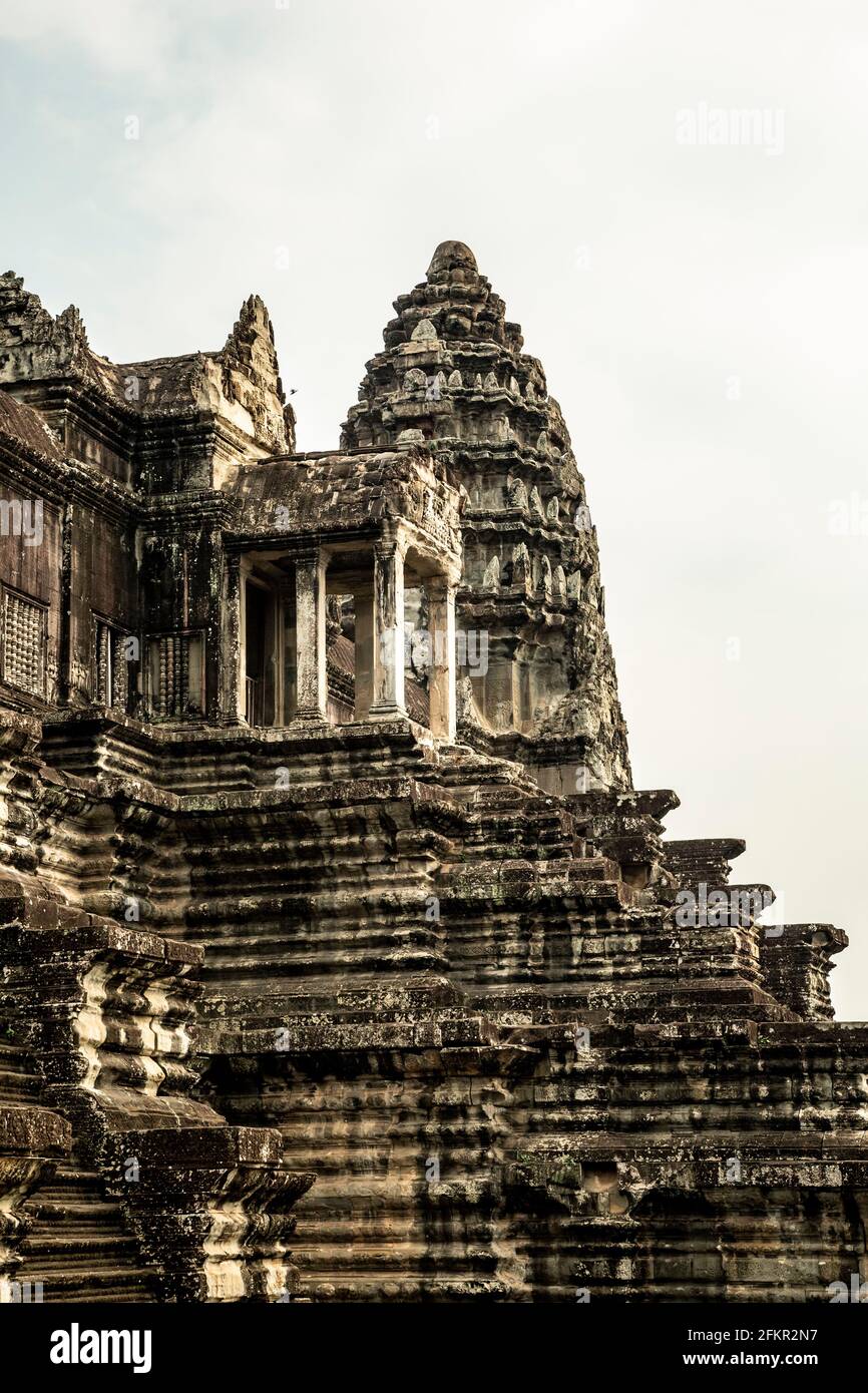 Torre da secondo livello cortile, Angkor Wat, Parco Archeologico di Angkor, Siem Reap, Cambogia Foto Stock