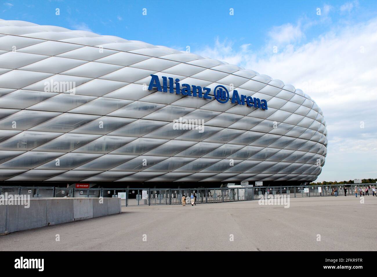 Edificio con cuscini bianchi. Allianz Arena a Monaco, Germania. Foto Stock