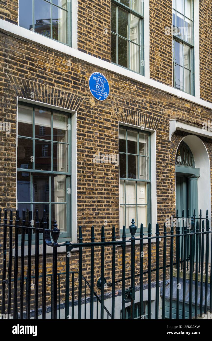 Vera Brittain & Winifred Holtby Blue Plaque al 58 Doughty St, Bloomsbury Central London. Inglese Heritage Blue Plaques Bloomsbury Londra. Foto Stock