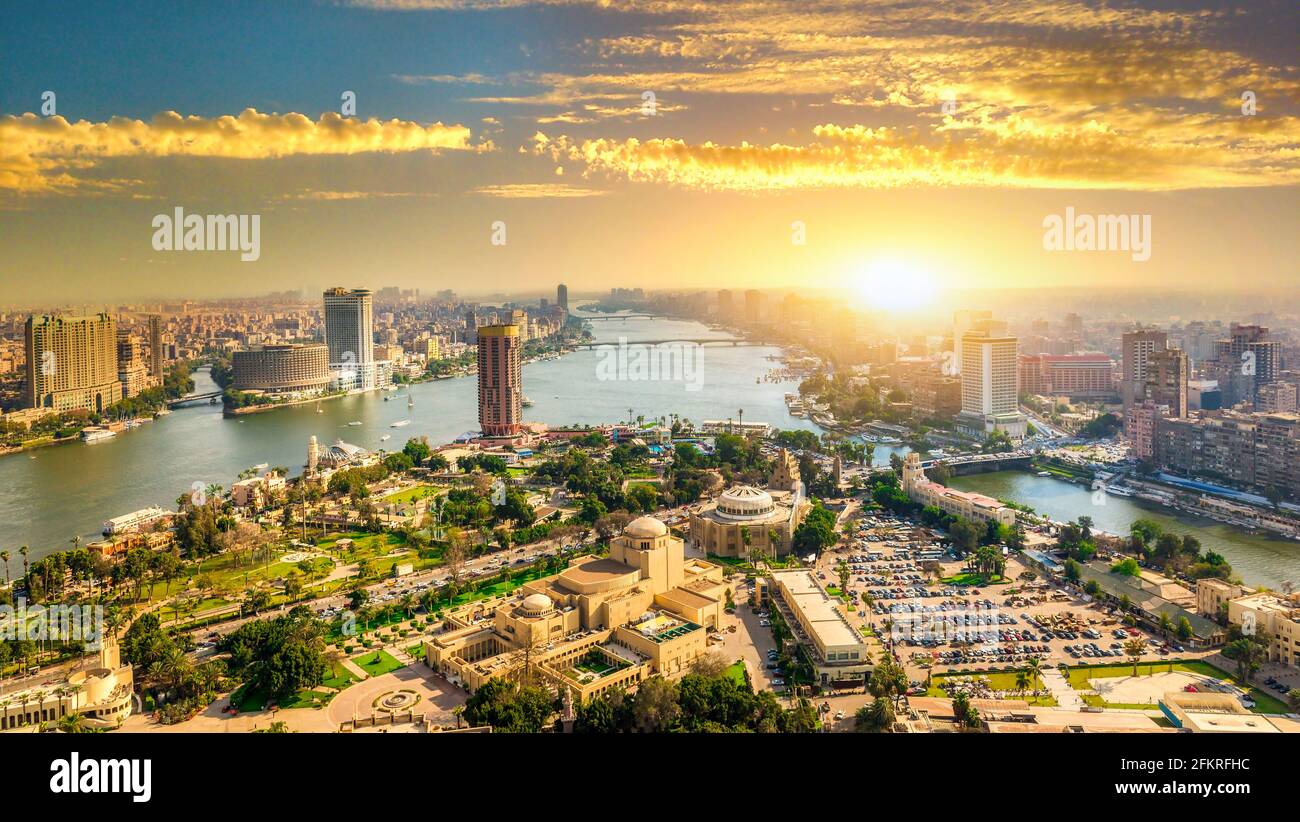 Tramonto nella città del Cairo Foto Stock
