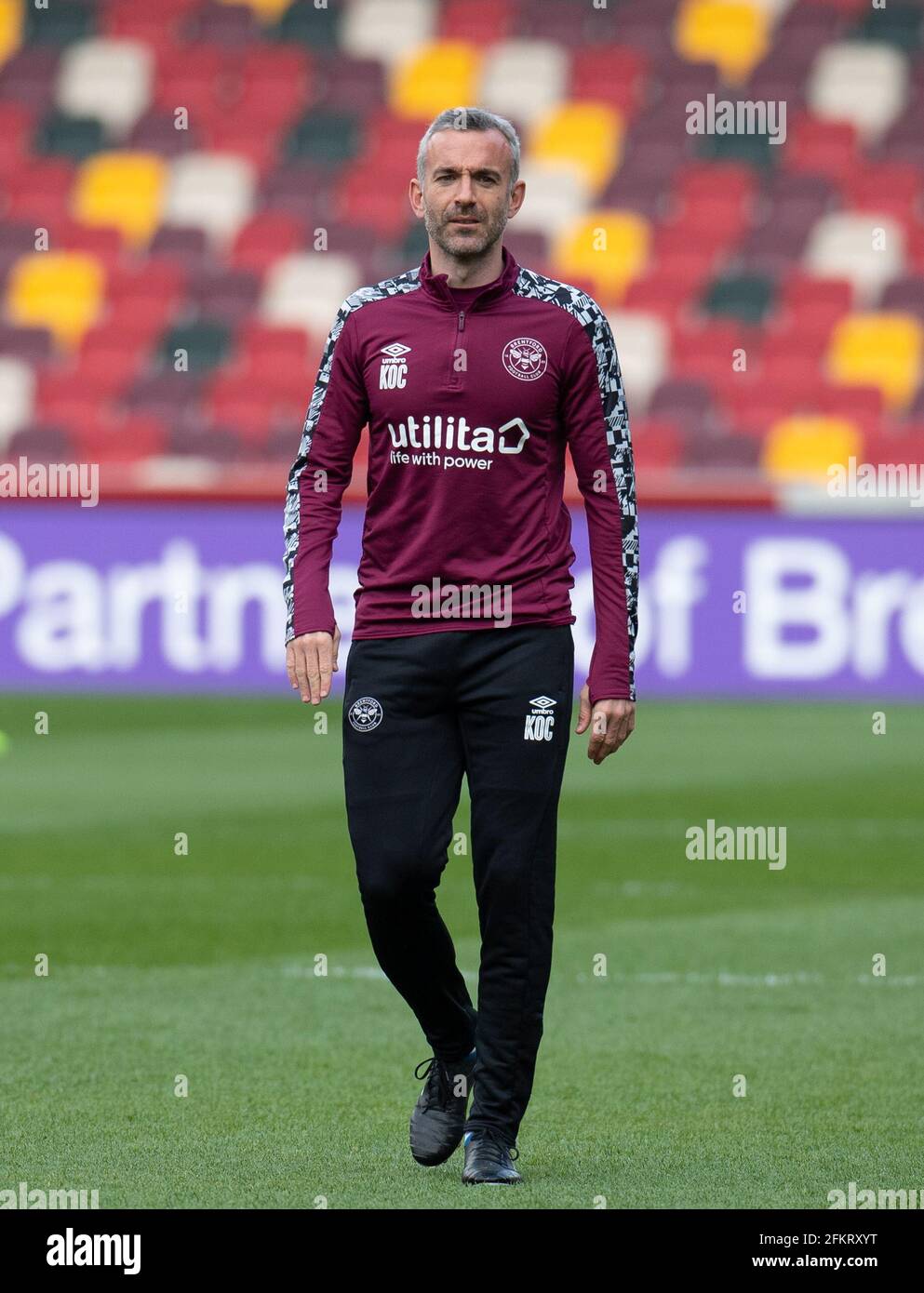 Brentford, Regno Unito. 01 Maggio 2021. Il primo allenatore di squadra di Brentford, Kevin o'Connor, durante lo Sky Bet Championship a porte chiuse tra Brentford e Watford allo stadio Brentford Community di Brentford, Inghilterra, il 1° maggio 2021. Foto di Andrew Aleksiejczuk/prime Media Images. Credit: Prime Media Images/Alamy Live News Foto Stock